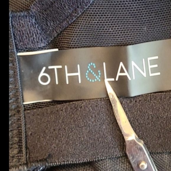 84. 6TH & LANE EUC swim bottom, black & white, high waist - Picture 12 of 12